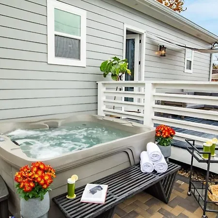 Private Single Family Luxury Hot Tub