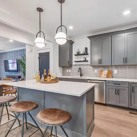 Three Luxury Townhomes Near Five Points Holiday home