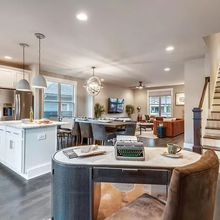 Private Single Family Luxury Hot Tub