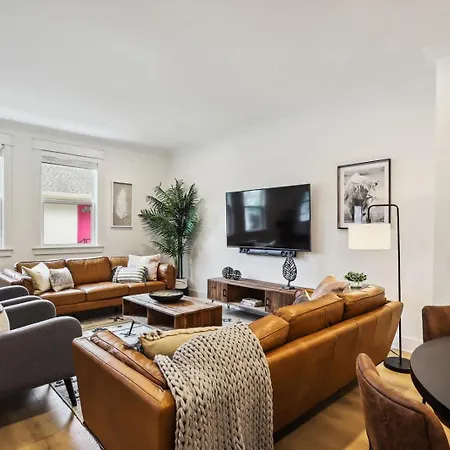 Modern Two Townhomes Close To Downtown Holiday home Nashville