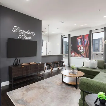 With Garage Parking - By Vanderbilt And Only 2 Miles To Downtown *