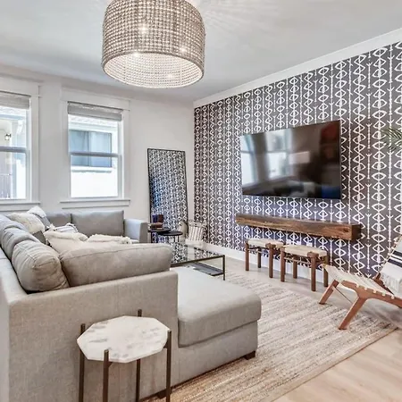 Holiday home Beautiful Luxury Renovation 5 Minutes To Downtown *