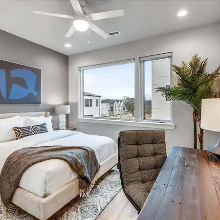 Modern Southern Townhomes Private Hot Tub Holiday home *