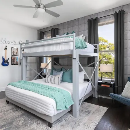 Holiday home With Garage Parking - By Vanderbilt And Only 2 Miles To Downtown