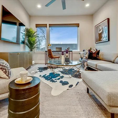 Modern Southern Townhomes Private Hot Tub