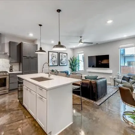 New Luxury Private Roof Deck * Nashville