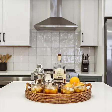 Modern Two Townhomes Close To Downtown *