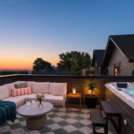 Bohemian Chic Hot Tub Sleeps 12 Holiday home *