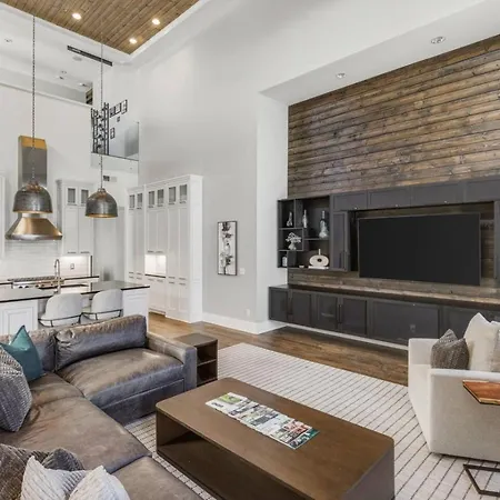 Germantown Stunner With A Skyline View Rooftop And Private Garage Nashville