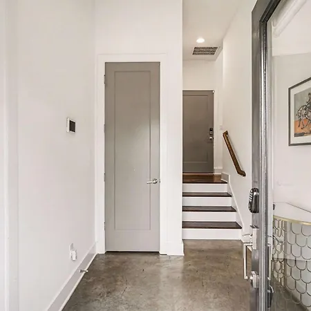 Holiday home 2 Stylish Townhomes W Rooftop Views Near Broadway Nashville