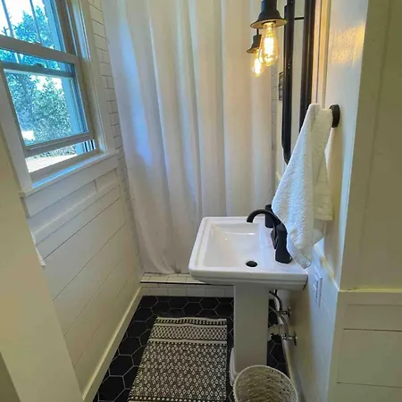 Charming In A Historic Quiet Haven Holiday home Nashville