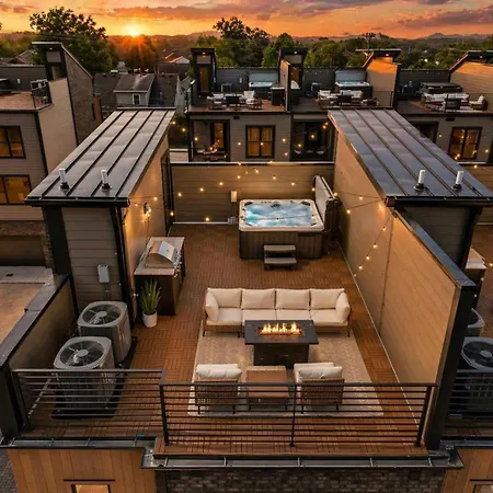 Multi-level Retreat With Hot Tub And Rooftop Views Holiday home Nashville