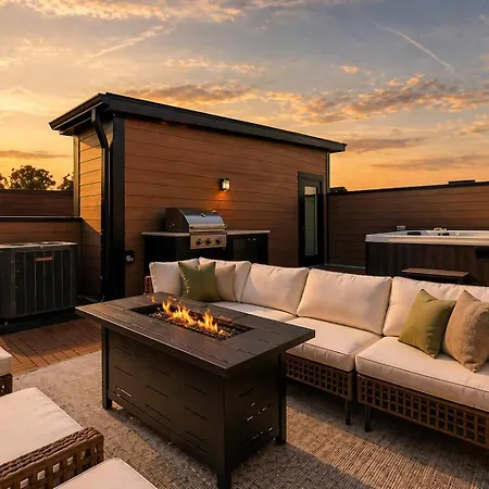 Holiday home Multi-level Retreat With Hot Tub And Rooftop Views *