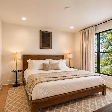 Luxury Townhouse With Exclusive Rooftop Hot Tub Nashville
