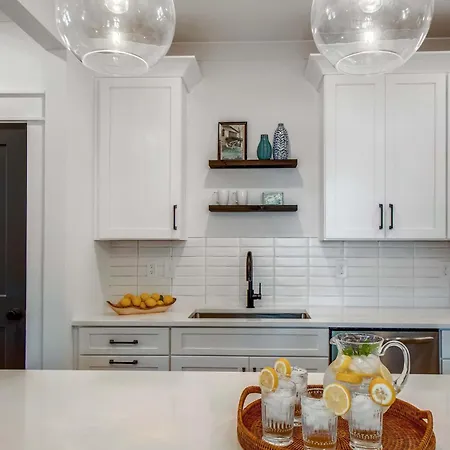 Two Beautiful Luxury Renovations Near Downtown Holiday home Nashville