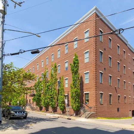 With Garage Parking - By Vanderbilt And Only 2 Miles To Downtown Holiday home
