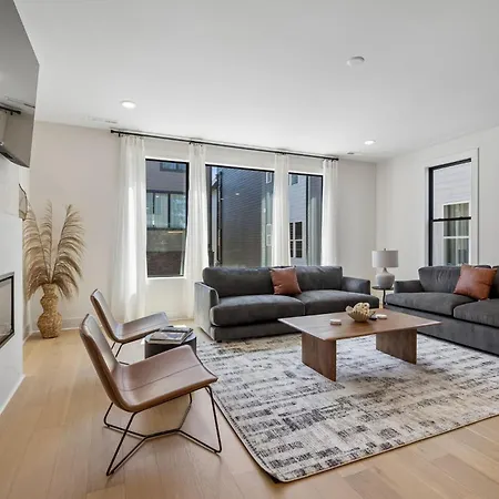 Luxury Townhouse With Exclusive Rooftop Hot Tub Holiday home Nashville