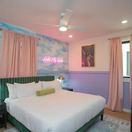 Holiday home Bohemian Chic Hot Tub Sleeps 12 *
