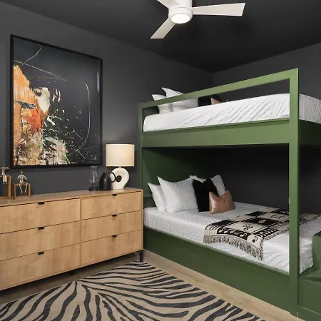 With Pool Balcony And Garage Walk To Downtown Broadway * Nashville