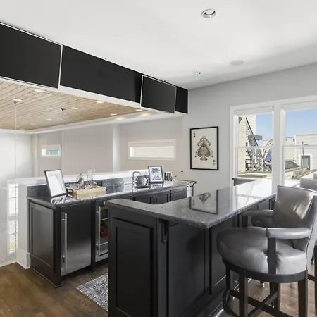 Germantown Stunner With A Skyline View Rooftop And Private Garage Nashville