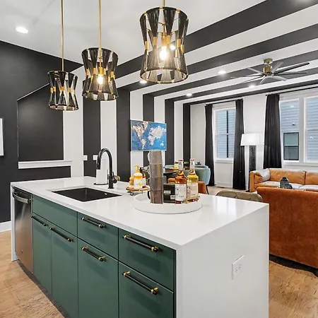 Holiday home Rooftop Rendezvous - Sleeps 12 Rooftop Near Dt