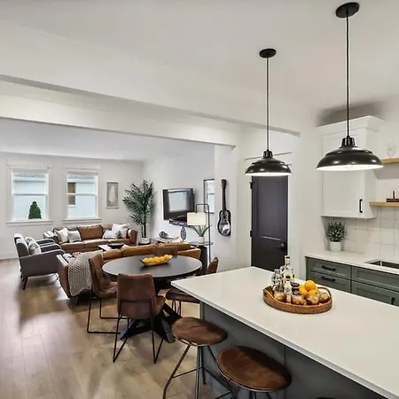 Beautiful Luxury Renovation Near Downtown * Nashville