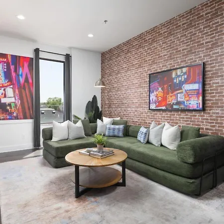 With Garage Parking - By Vanderbilt And Only 2 Miles To Downtown Nashville