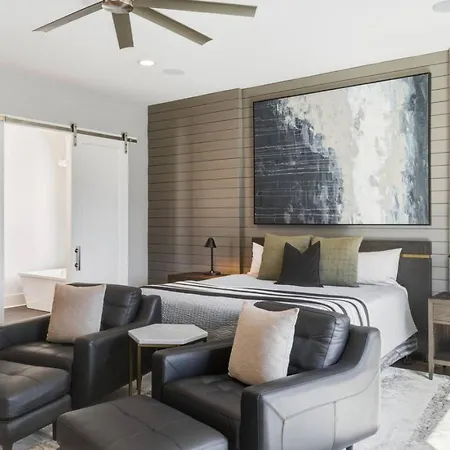 Germantown Stunner With A Skyline View Rooftop And Private Garage Holiday home