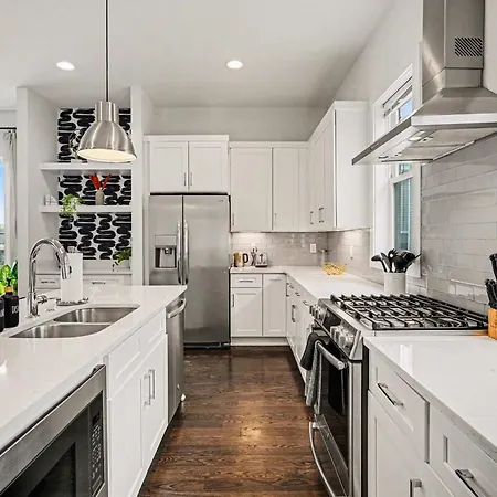2 Trendy Townhomes W Rooftop Views Near Broadway *