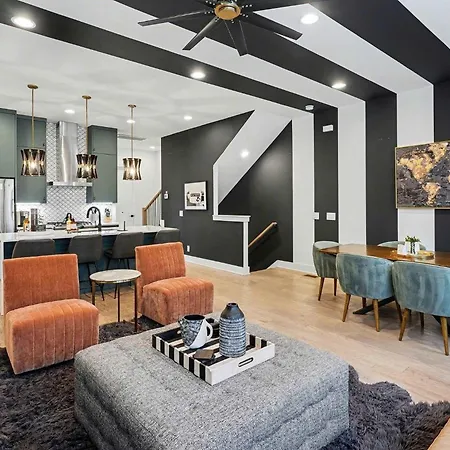 Holiday home Rooftop Rendezvous - Sleeps 12 Rooftop Near Dt