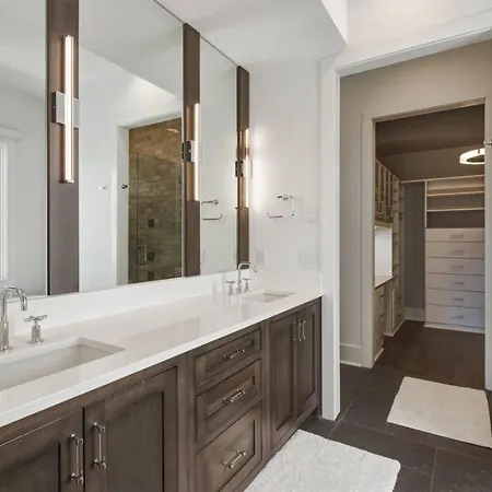 Germantown Stunner With A Skyline View Rooftop And Private Garage Holiday home Nashville