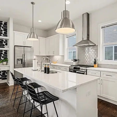 2 Trendy Townhomes W Rooftop Views Near Broadway Holiday home Nashville