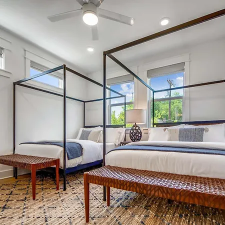 Two Beautiful Luxury Renovations Near Downtown Holiday home *