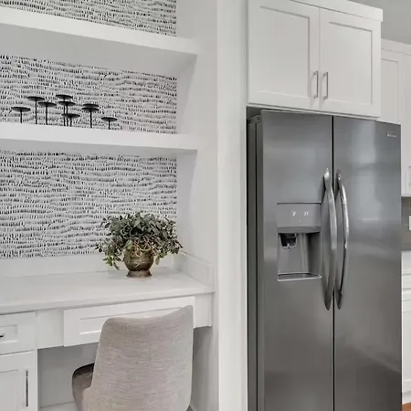 Stylish Townhome W Rooftop Views Near Broadway *
