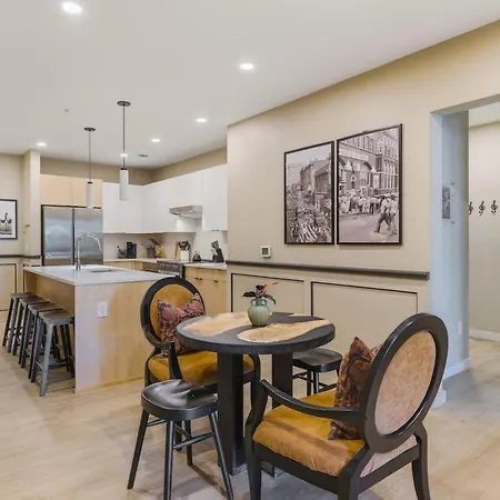 Holiday home With Pool Balcony And Garage Walk To Downtown Broadway Nashville