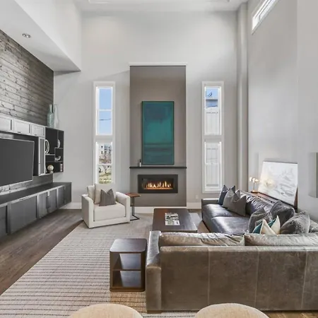 Germantown Stunner With A Skyline View Rooftop And Private Garage *