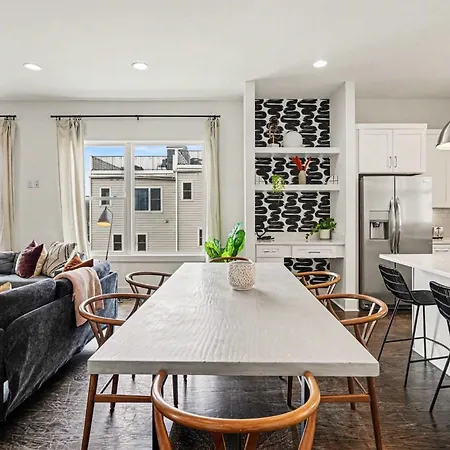 2 Trendy Townhomes W Rooftop Views Near Broadway *
