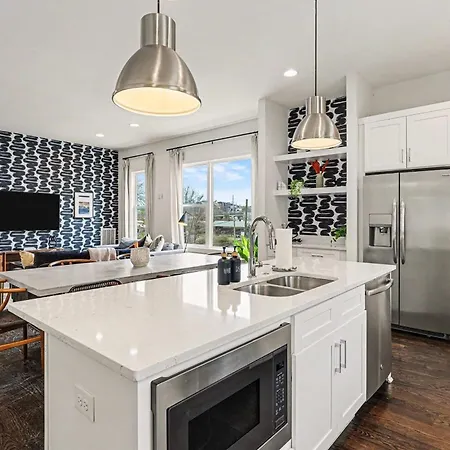 Holiday home Chic Townhome X3 W Rooftop Views Near Broadway