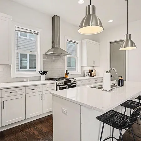 Holiday home Chic Townhome X3 W Rooftop Views Near Broadway *