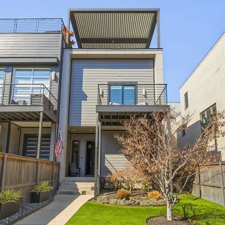 Germantown Stunner With A Skyline View Rooftop And Private Garage Holiday home *