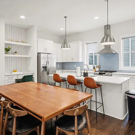 2 Modern Townhomes W Rooftop Views Near Broadway *