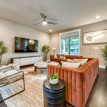 Private Single Family Luxury Hot Tub Nashville