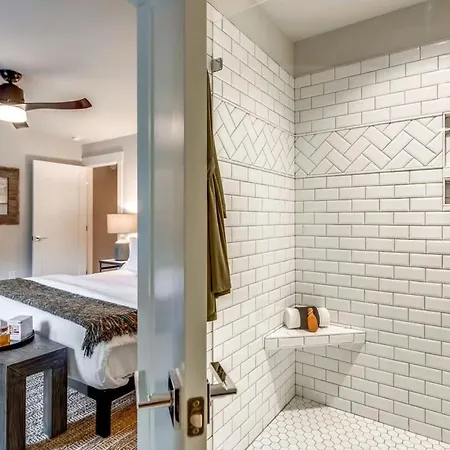 Private Single Family Luxury Hot Tub