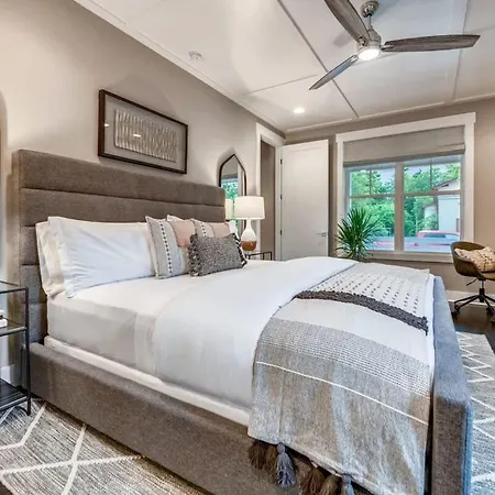 Private Single Family Luxury Hot Tub Nashville