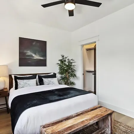 Beautiful Luxury Renovation Near Downtown * Nashville