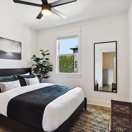 Holiday home Modern Two Townhomes Close To Downtown Nashville