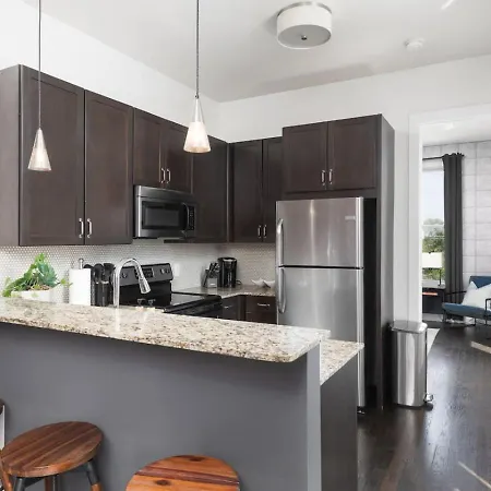 With Garage Parking - By Vanderbilt And Only 2 Miles To Downtown Holiday home