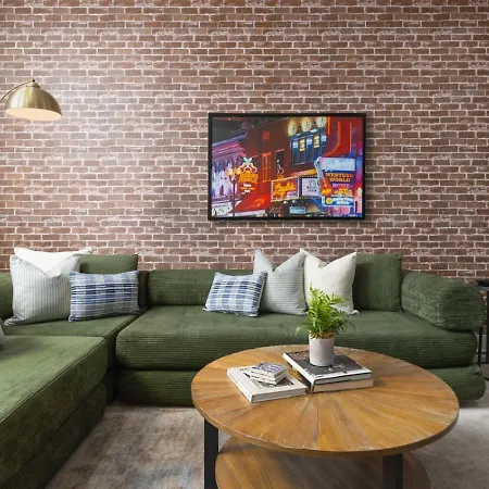 With Garage Parking - By Vanderbilt And Only 2 Miles To Downtown Nashville