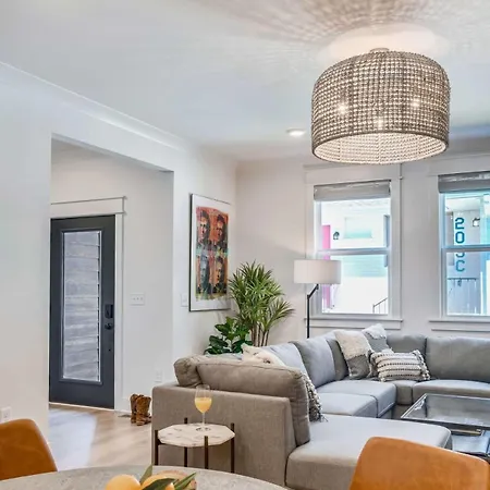 Holiday home Beautiful Luxury Renovation 5 Minutes To Downtown *