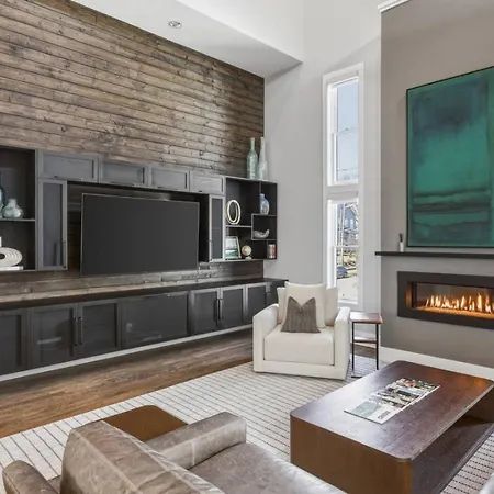 Germantown Stunner With A Skyline View Rooftop And Private Garage Holiday home Nashville